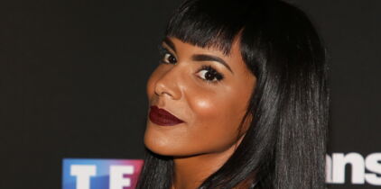 Quand Shy’m ose le « side boob » sexy... (et dévoile une partie de son sein)