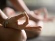 Fatigue, stress, migraine, dos : 4 exercices faciles à faire avec ses doigts pour soulager les maux du quotidien