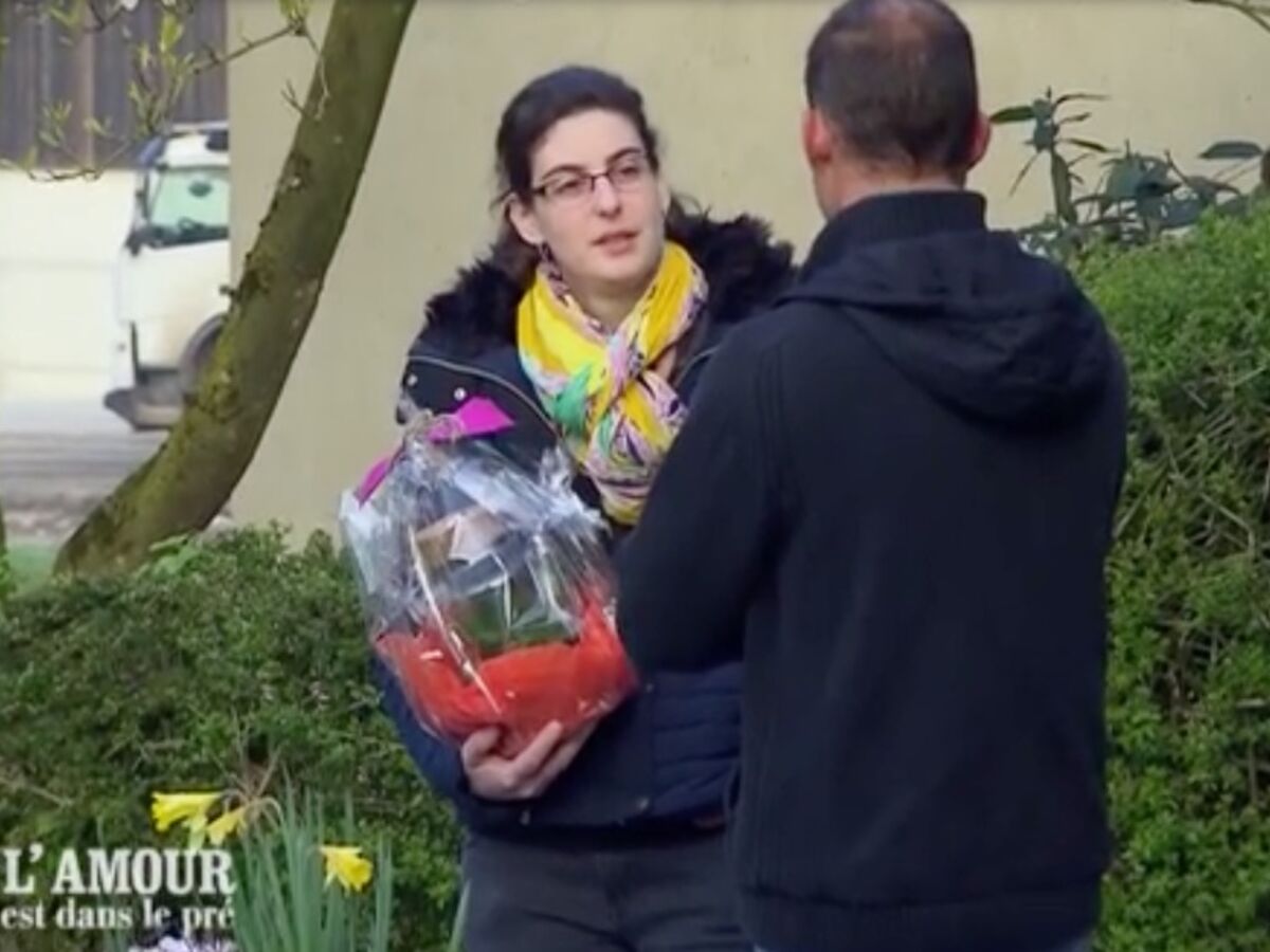 Sandrine Lamour Est Dans Le Pre L'Amour est dans le pré 2019” : ce geste osé de Sandrine au moment de  quitter Charles-Henri : Femme Actuelle Le MAG