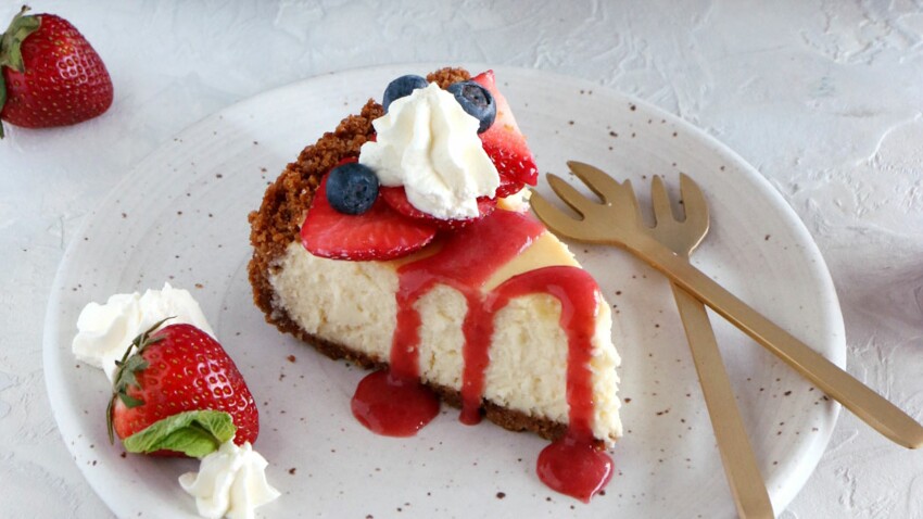 Cheesecake aux fruits rouges et coulis de fraise ...