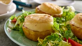 Salade De Chevre Chaud Au Miel Decouvrez Les Recettes De Cuisine De Femme Actuelle Le Mag