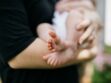 Achromitrichie : cette petite fille est née avec une mèche blanche