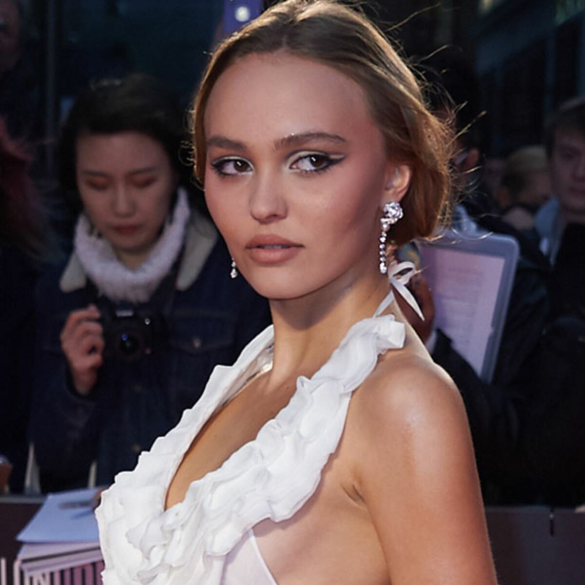 Fille De Vanessa Paradis Pub Dior Lily-Rose Depp : béret et cuissardes, elle est irrésistible en titi  parisien : Femme Actuelle Le MAG
