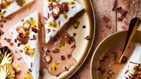 Mi-cuit, chocolat crémeux et coulis mangue-passion : découvrez les recettes  de cuisine de Femme Actuelle Le MAG