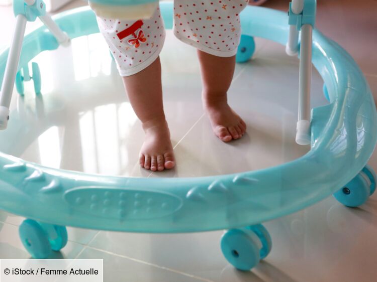 Emmaillotage bébé: raisons, astuces et précautions