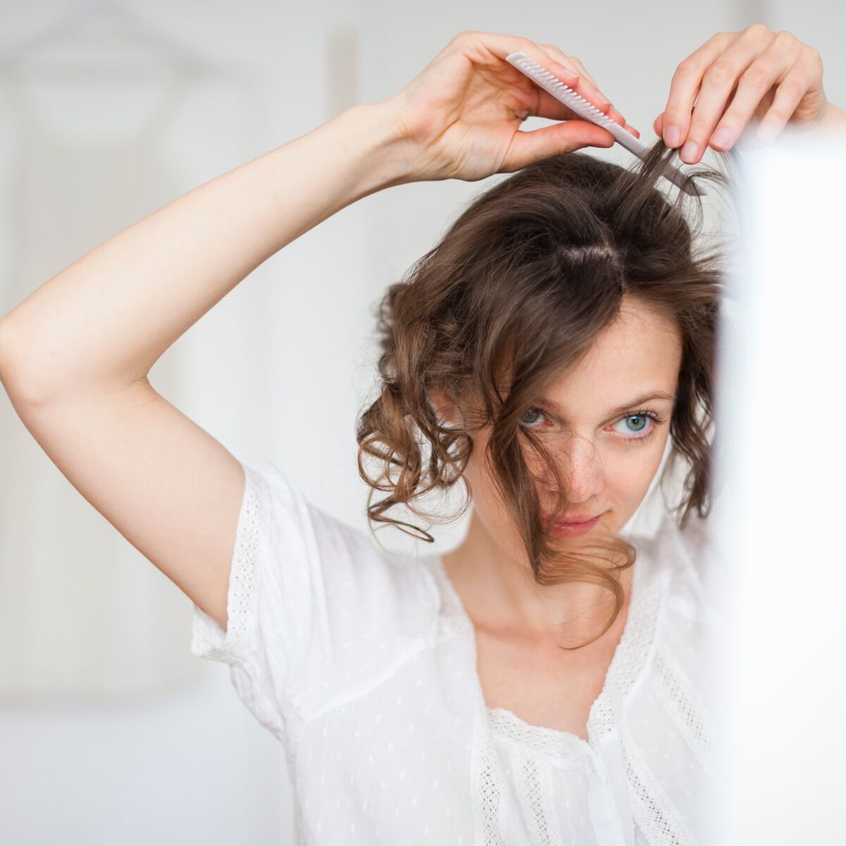 Tutoriel coiffure : onduler ses cheveux au fer à lisser (vidéo) : Femme  Actuelle Le MAG