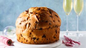 Gâteau en forme de boule de Noël façon pinata : découvrez les recettes de  cuisine de Femme Actuelle Le MAG