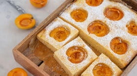 Gateau Magique Aux Abricots Decouvrez Les Recettes De Cuisine De Femme Actuelle Le Mag