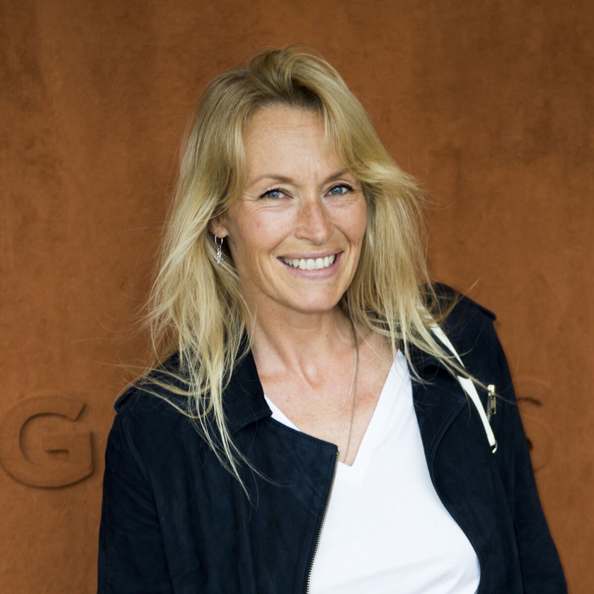 Raphael De Casabianca En Couple Avec "J'ai fait le tri dans mon entourage" : Estelle Lefébure raconte comment  "Rendez-vous en terre inconnue" a changé sa vie : Femme Actuelle Le MAG