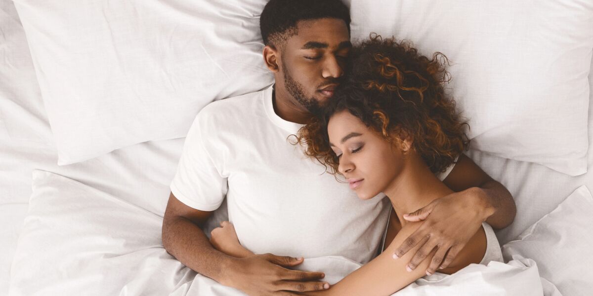 Couple Ceux Qui Dorment Du Cote Droit Seraient Les Plus Grognons Femme Actuelle Le Mag Couple Ceux Qui Dorment Du Cote Droit Seraient Les Plus Grognons Femme Actuelle Le Mag