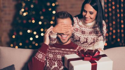Couple : 4 idées de cadeaux à offrir à son partenaire pour célébrer 1 an de  relation : Femme Actuelle Le MAG