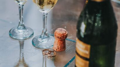 Comment ouvrir une bouteille de vin ou de champagne facilement ? – Jardin  D'Eyden