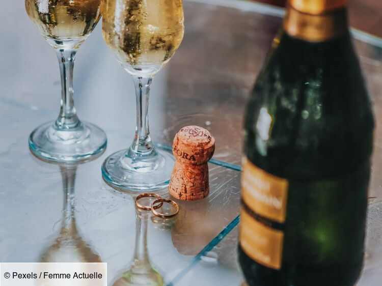 Cette astuce de sommelier permet d'ouvrir une bouteille de champagne en un  instant