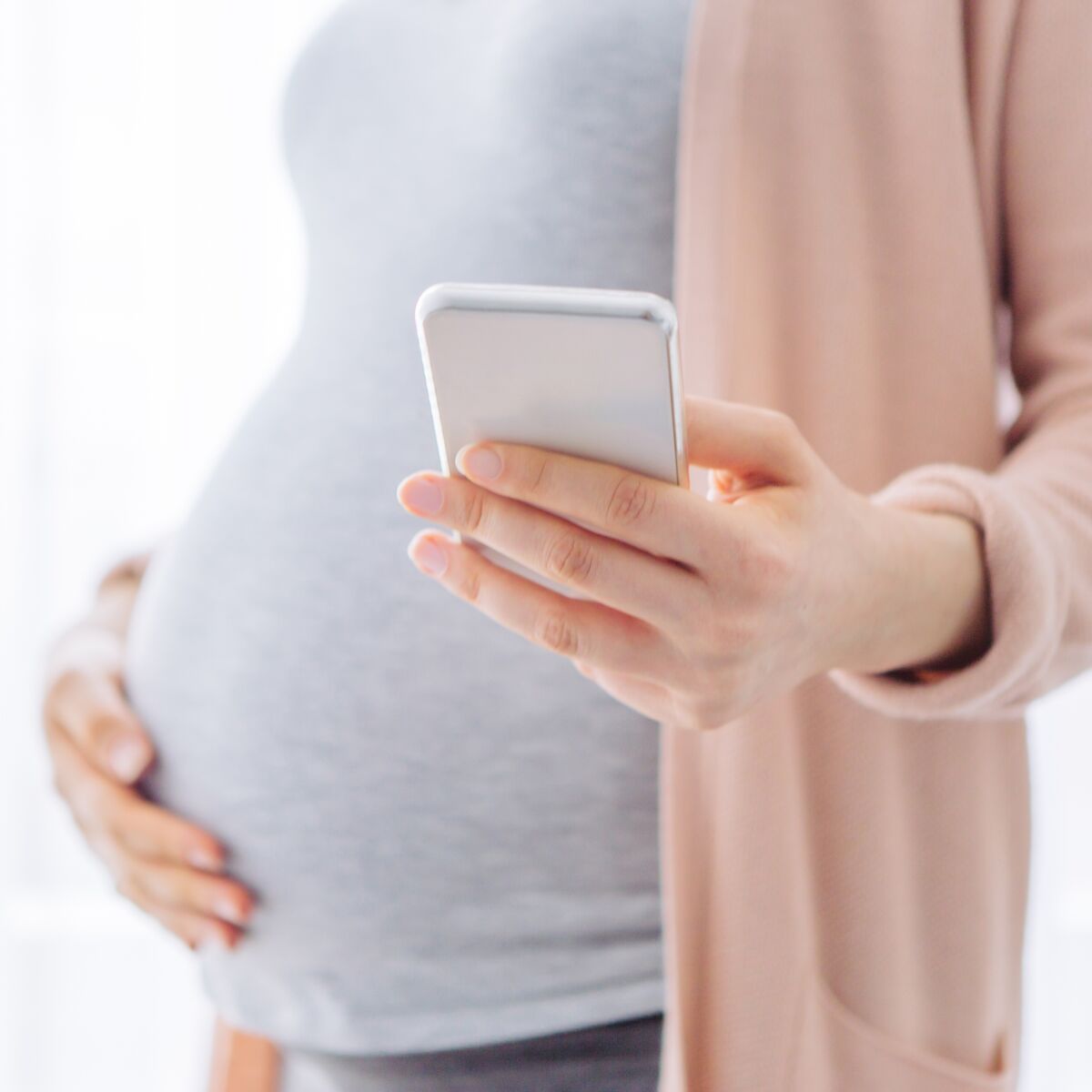 Téléphone portable et grossesse : réel danger ? - Santé sur le Net