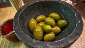 Comment Preparer Des Olives Fraichement Cueillies Femme Actuelle Le Mag