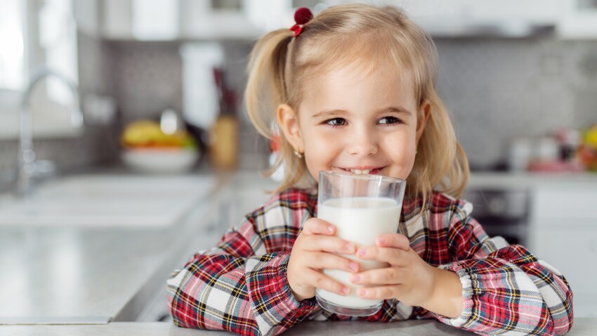 Demi Ecreme Ou Entier Quel Lait De Vache Faut Il Preferer Pour Les Enfants Femme Actuelle Le Mag