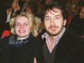 L'actrice pose avec Edouard Baer en 1993