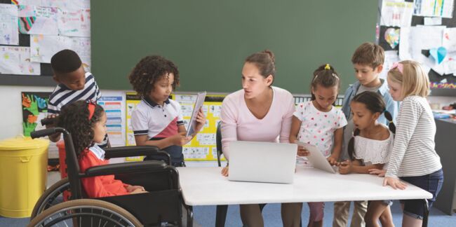 Enfants en situation de handicap: enfin à l'école avec les autres ?