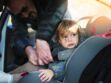 Pourquoi il ne faut surtout pas installer son enfant dans son siège auto avec un manteau