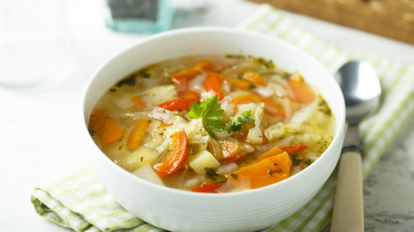 Soupe Aux Petits Legumes Decouvrez Les Recettes De Cuisine De Femme Actuelle Le Mag