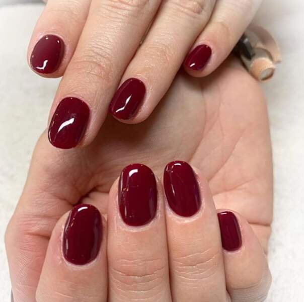 Ongle En Gel Rouge Bordeau Ongles rouges : 15 façons canons de les porter - Femme Actuelle