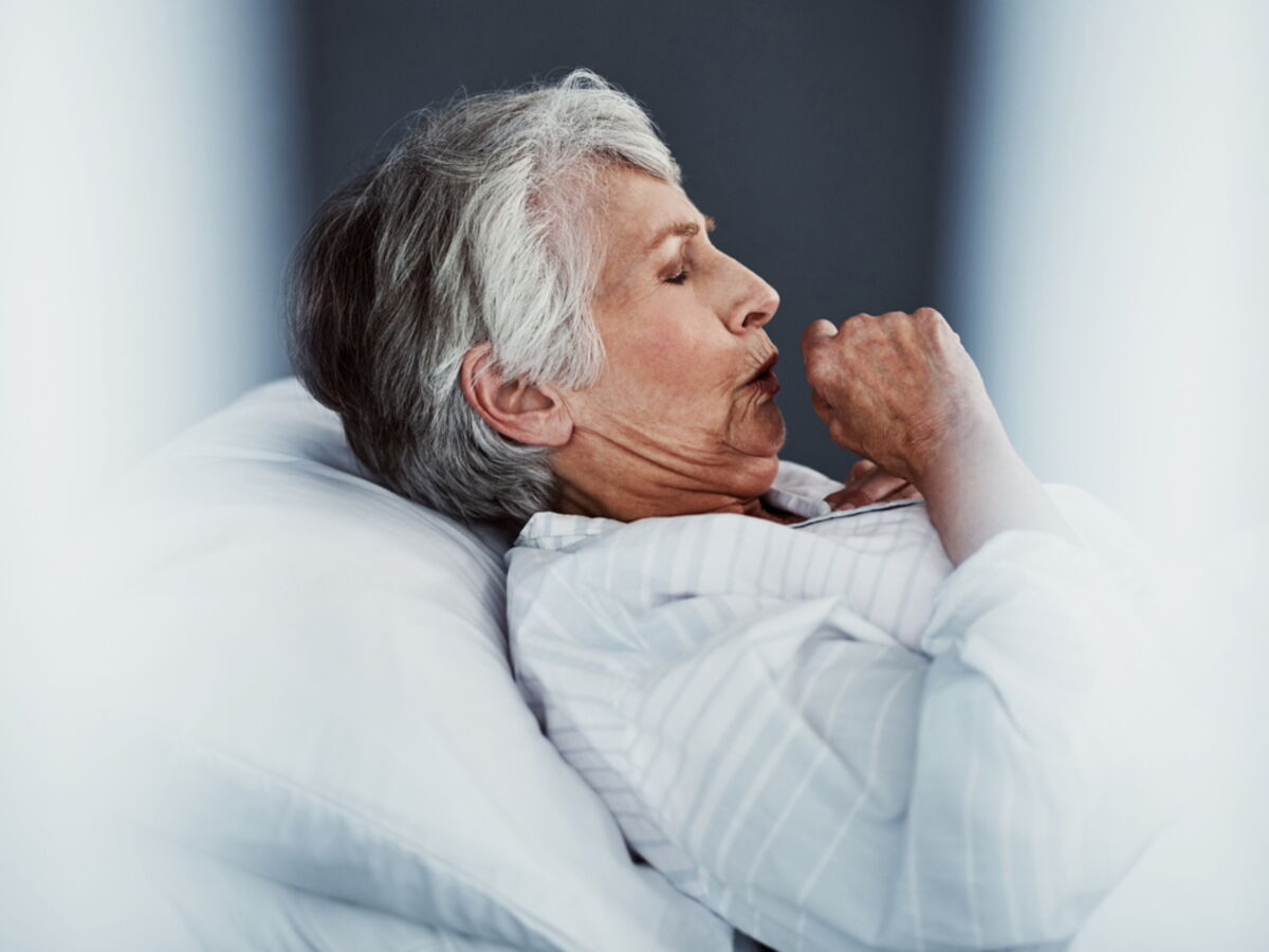 Premiers Secours Cracher Du Sang Un Signe A Prendre Au Serieux Femme Actuelle Le Mag