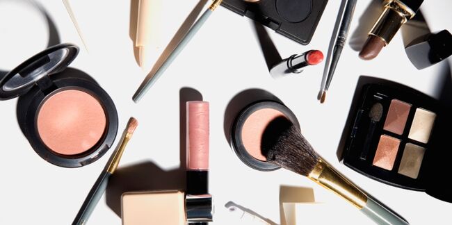 Soins, parfum, maquillage… Les bons réflexes pour conserver leur beauté