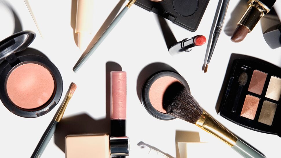 Soins, parfum, maquillage… Les bons réflexes pour conserver leur beauté