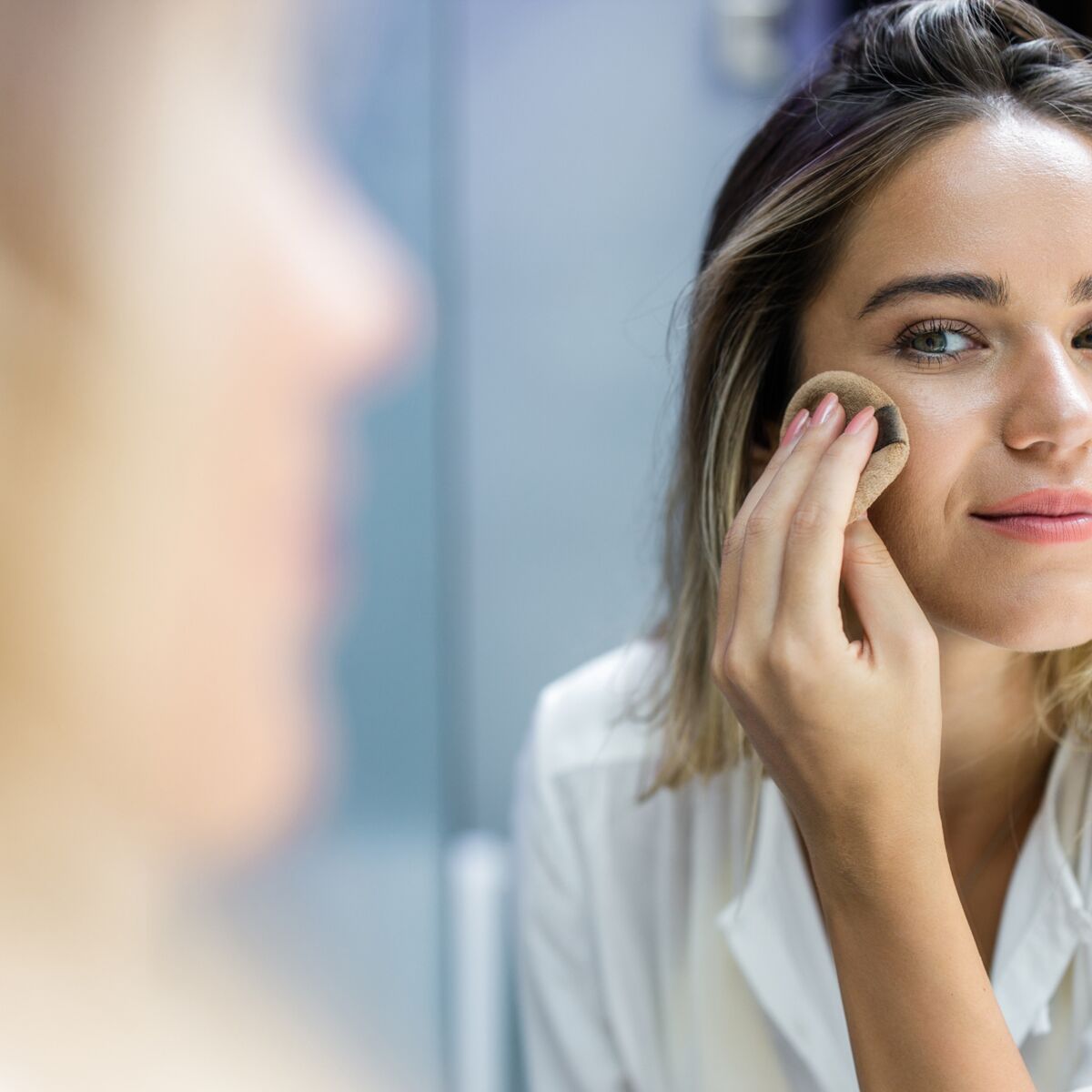 Fond De Teint 5 Idees Recues Sur Cet Indispensable Maquillage Femme Actuelle Le Mag