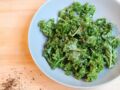 Salade de chou kale au sésame et à la spiruline