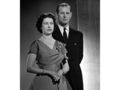 1958 : le couple pose pour un portrait officiel à Buckingham Palace