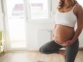 Yoga prénatal : les postures qui font du bien pendant la grossesse, et celles à éviter