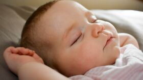 10 Trucs Efficaces Pour Aider Bebe A Faire Ses Nuits Femme Actuelle Le Mag