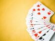 Cartomancie : significations des associations et messages du jeu de 32 cartes