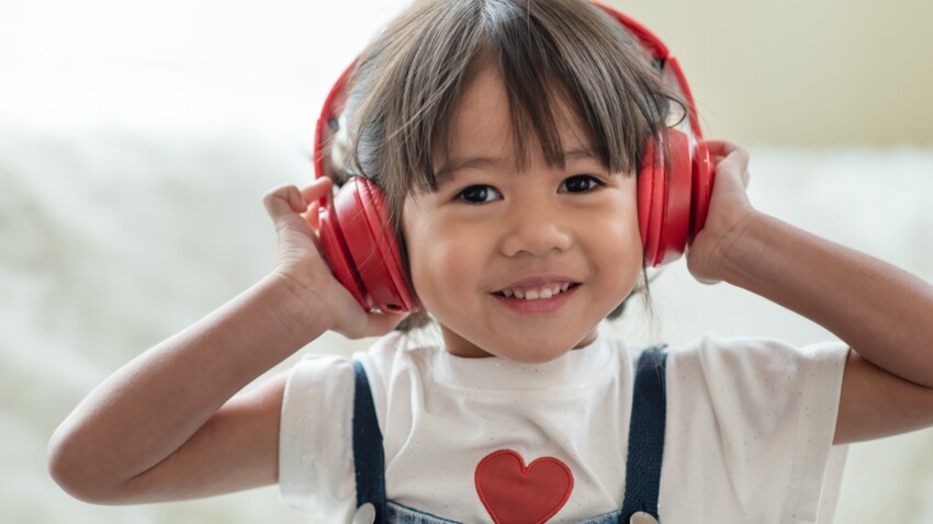 Vacances scolaires : 9 podcasts à faire écouter à vos enfants pour les occuper