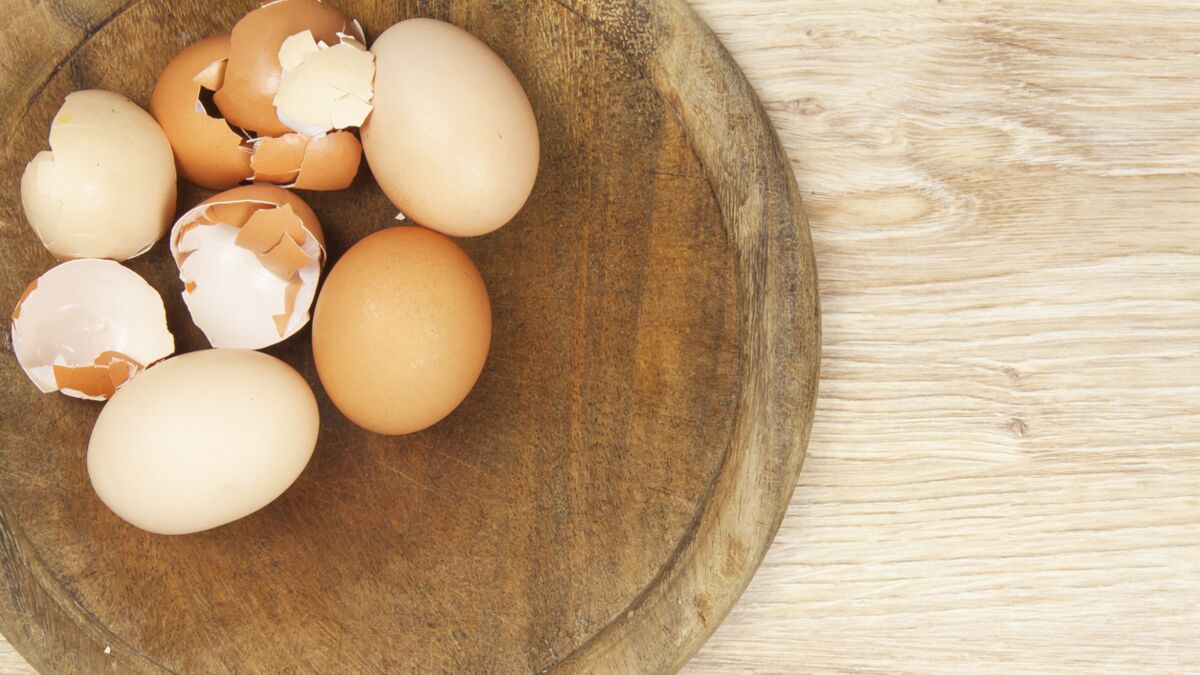 4 astuces géniales pour écaler un œuf dur facilement et rapidement sans  l'abîmer