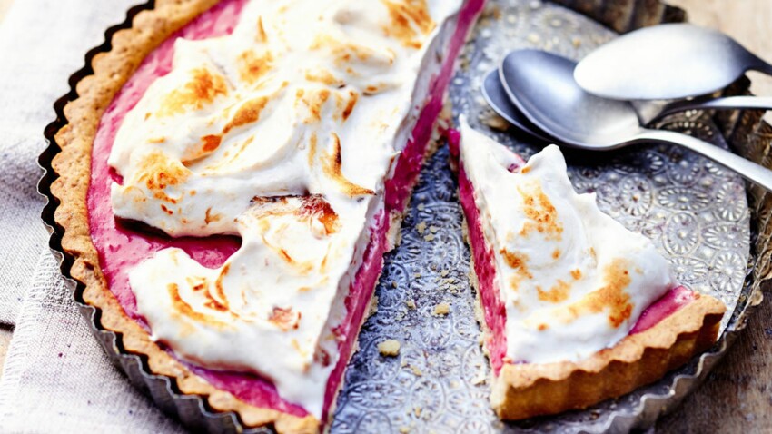 Tarte Framboise Meringuee A La Rhubarbe Decouvrez Les Recettes De Cuisine De Femme Actuelle Le Mag