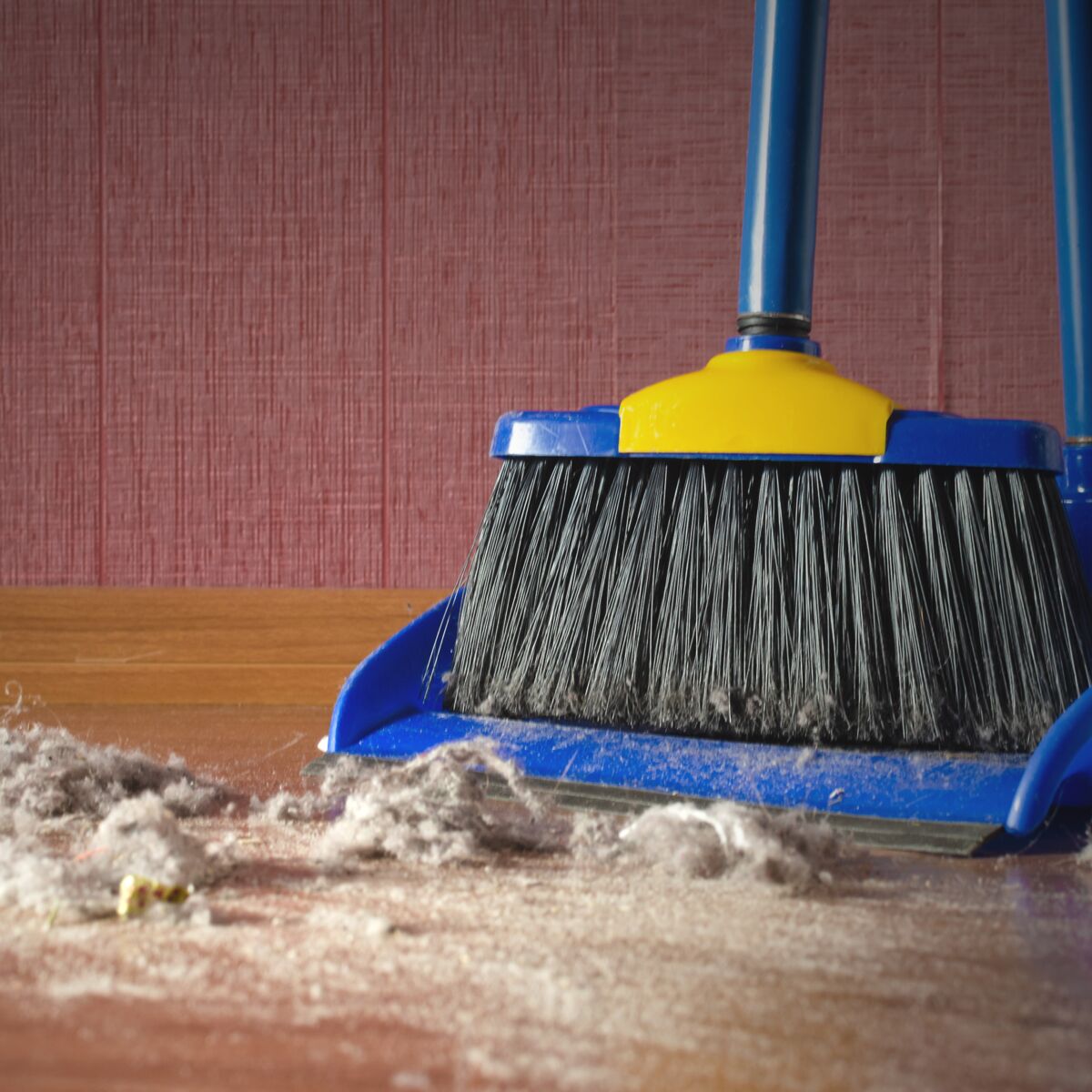 L'astuce la plus efficace pour enlever la poussière de tous les meubles de  la maison