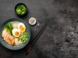 "Tous en cuisine" : la recette du bouillon de nouilles, œuf et lard de Cyril Lignac