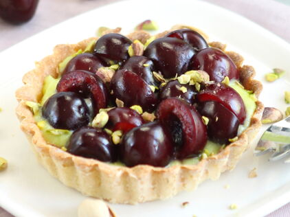 Tartelettes Aux Cerises Et Creme De Pistache Decouvrez Les Recettes De Cuisine De Femme Actuelle Le Mag