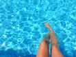 Vacances : risque-t-on d’attraper le Covid-19 en se baignant dans une piscine ?