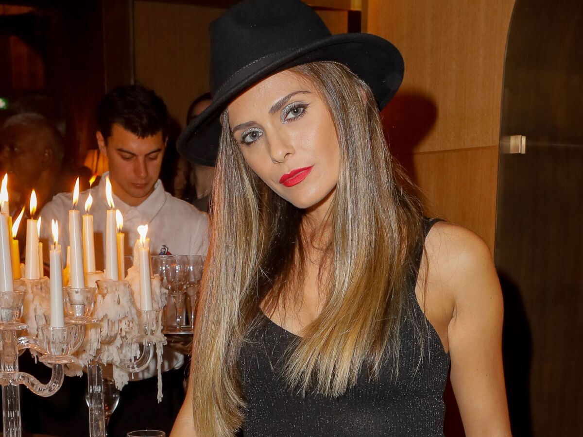 Clara Morgane incendiaire : gros plan sur son fessier (Oups !) : Femme  Actuelle Le MAG