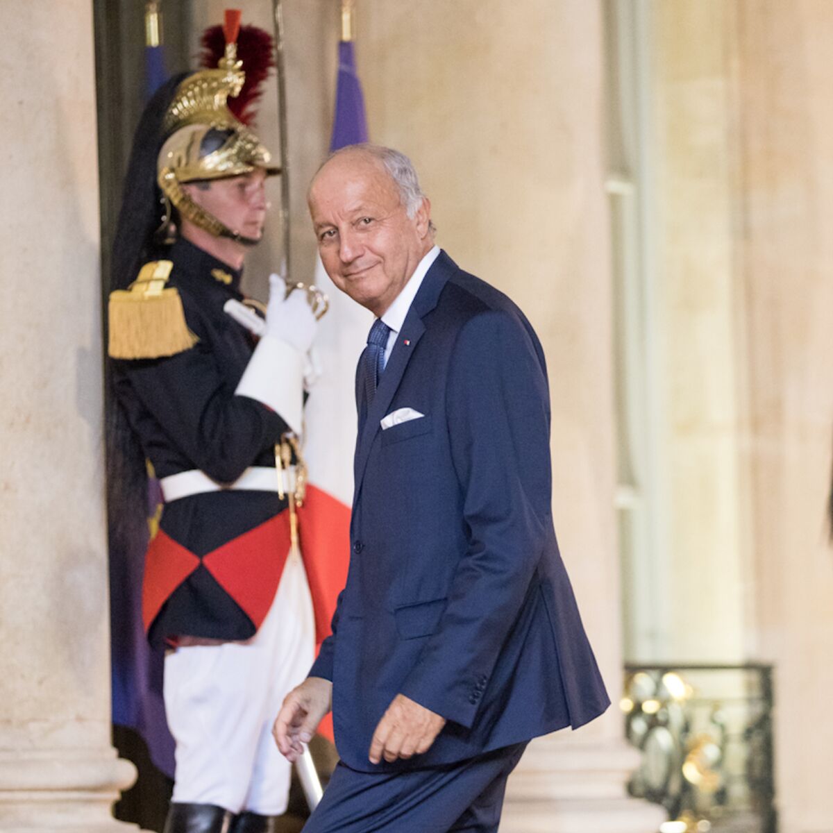 Laurent Fabius montre 200.000 euros tableau de ma tre son