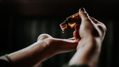 Aromathérapie : 4 astuces pour passer un été au top grâce aux huiles  essentielles : Femme Actuelle Le MAG