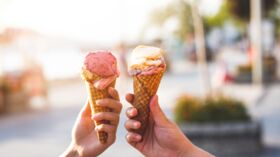 Pourquoi Il Ne Faut Absolument Pas Recongeler De La Glace Si Elle A Fondu Femme Actuelle Le Mag