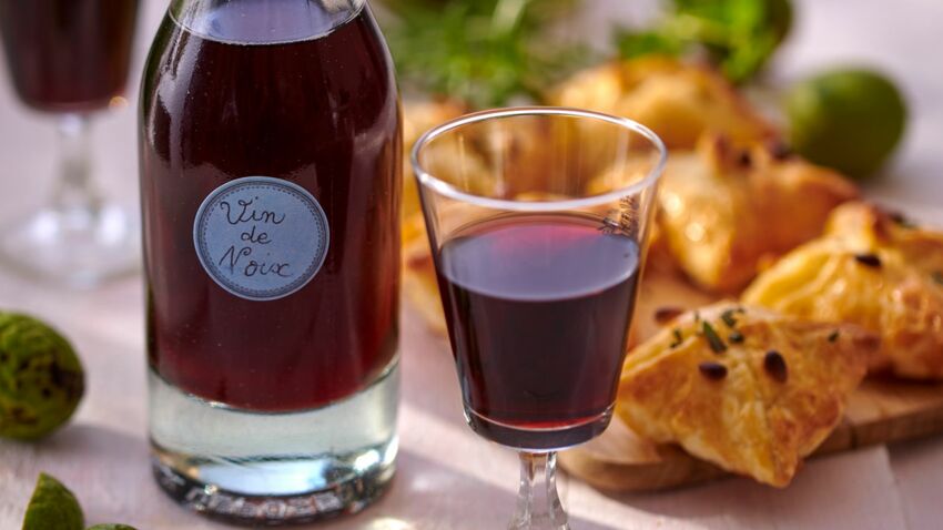 Vin de noix de Grenoble et feuilletés au saint-marcellin rapide : découvrez  les recettes de cuisine de Femme Actuelle Le MAG