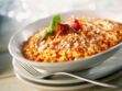 Tous en cuisine : la recette du risotto à la tomate, thon et olives de Cyril Lignac