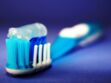 Hygiène bucco-dentaire : l’UFSBD met en garde contre les dentifrices sans fluor