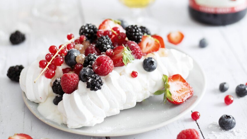 Pavlova Aux Fruits De Saison Decouvrez Les Recettes De Cuisine De Femme Actuelle Le Mag