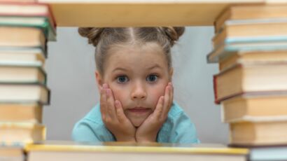 Préparer mon enfant à écrire et à lire : 100 activités Montessori ; 2-6 ans  - Marie-Hélène Place - Nathan - Grand format - Raconte-moi la Terre (Bron)  BRON
